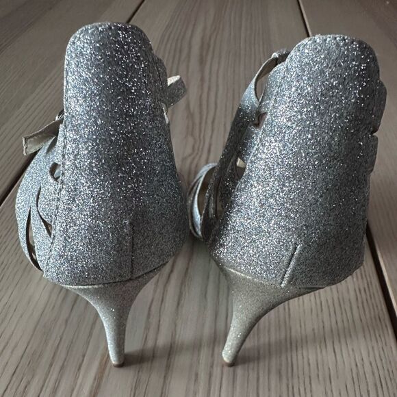 Betsey Johnson Blue by Betsey Johnson Tee Silver Glitter Dress Heels -8.5 - Picture 9 of 14